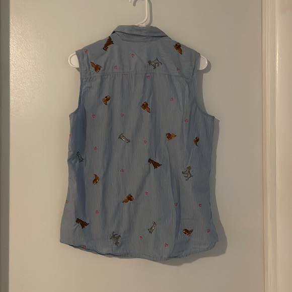 DISNEY LADY AND THE TRAMP COLLARED BUTTON UP SLEEVELESS SHIRT - Picture 5 of 6